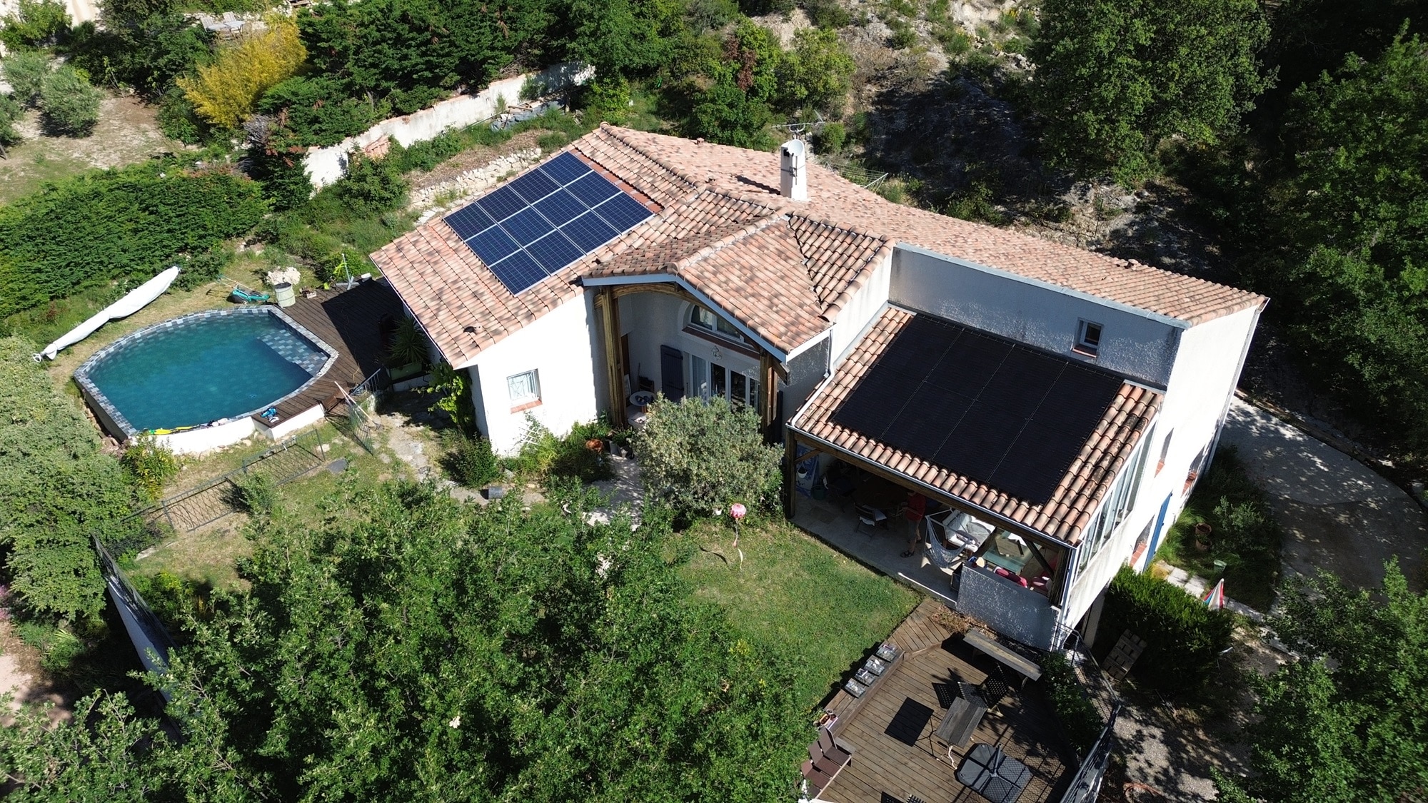 Installation de panneaux solaires pour une maison à Puyloubier